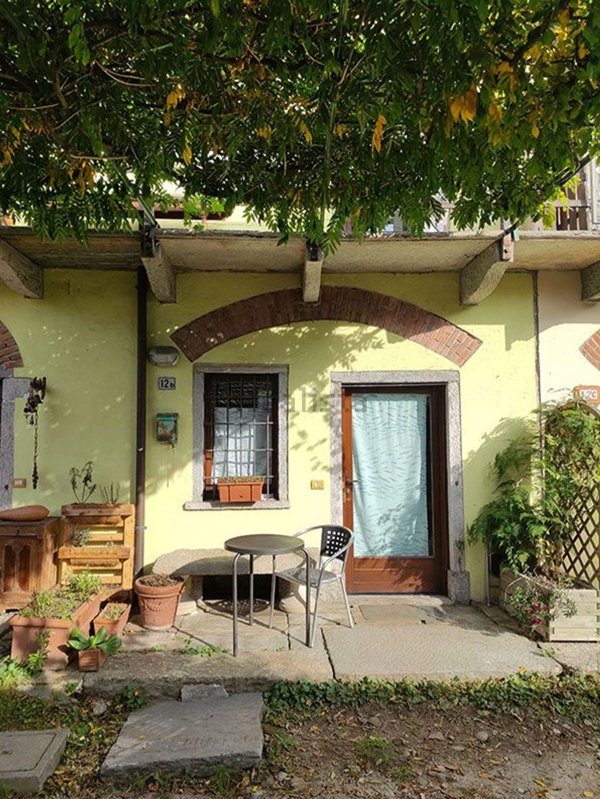 casa indipendente in vendita a Vergiate