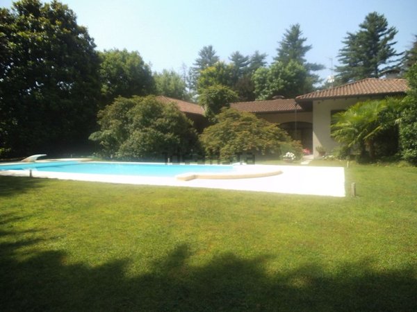 casa indipendente in vendita a Vergiate