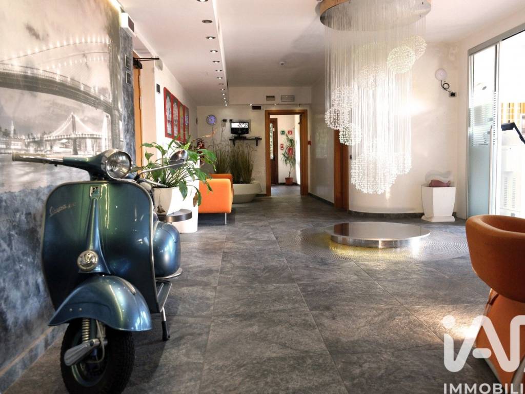 negozio in vendita a Vergiate