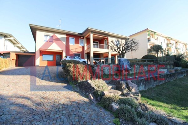 casa indipendente in vendita a Vergiate