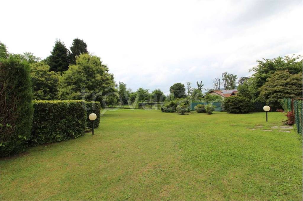 terreno edificabile in vendita a Vergiate in zona Corgeno