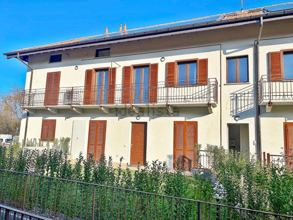 appartamento in vendita a Vergiate in zona Corgeno