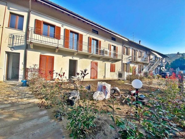 appartamento in vendita a Vergiate in zona Corgeno