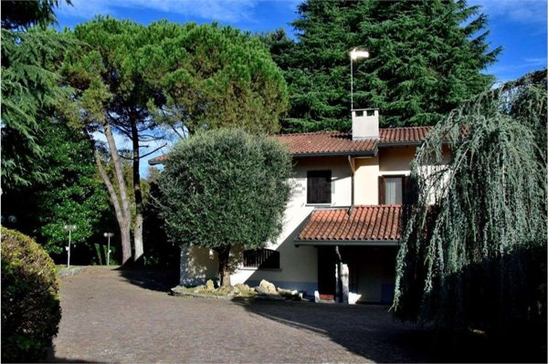 casa indipendente in vendita a Vergiate