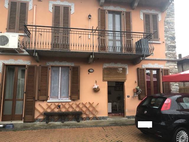 appartamento in vendita a Vergiate in zona Corgeno