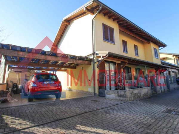 casa indipendente in vendita a Vergiate