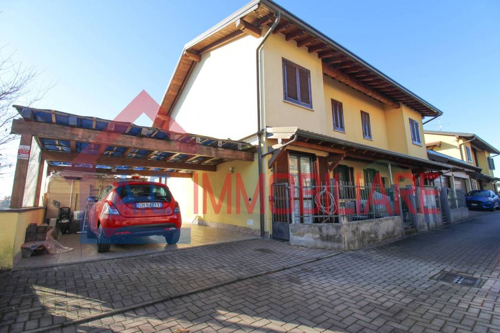 casa indipendente in vendita a Vergiate