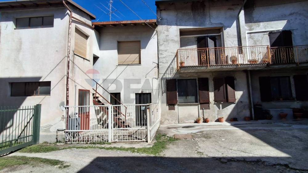 casa indipendente in vendita a Vergiate in zona Cimbro
