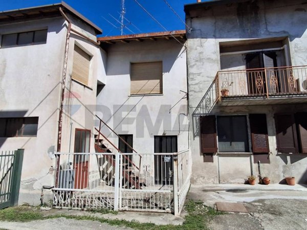 casa indipendente in vendita a Vergiate in zona Cimbro