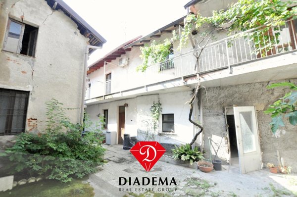 casa indipendente in vendita a Vergiate in zona Cimbro