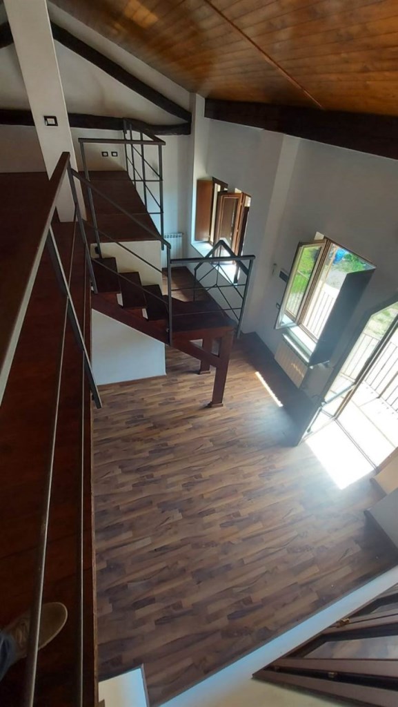 appartamento in vendita a Vergiate in zona Corgeno