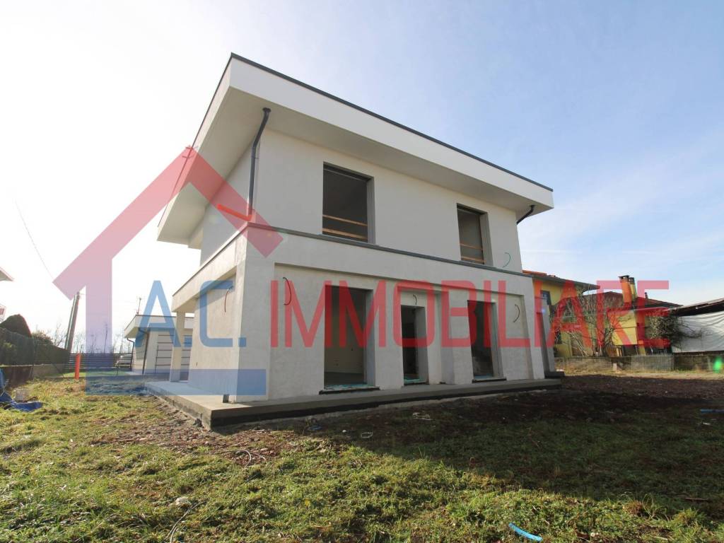 casa indipendente in vendita a Vergiate