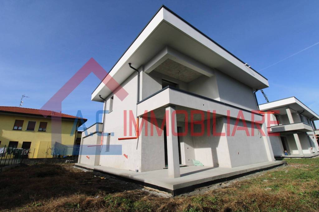 casa indipendente in vendita a Vergiate