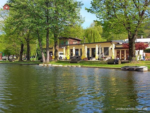 negozio in vendita a Vergiate in zona Corgeno