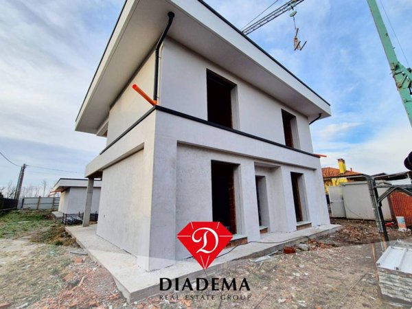 casa indipendente in vendita a Vergiate