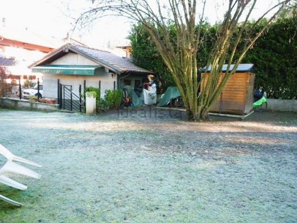 appartamento in vendita a Vergiate in zona Corgeno