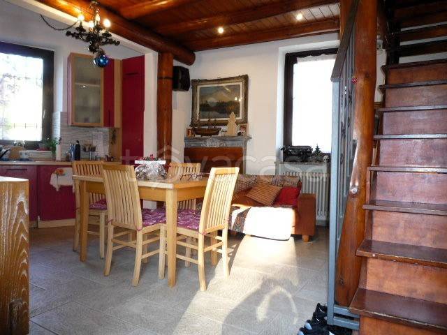 appartamento in vendita a Vergiate in zona Corgeno