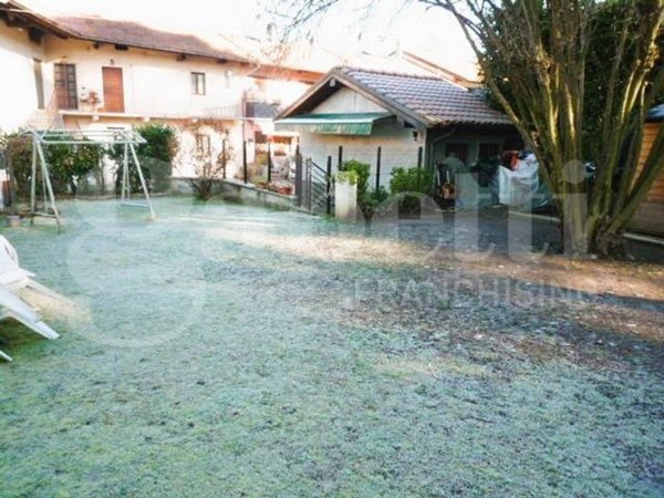 appartamento in vendita a Vergiate in zona Corgeno