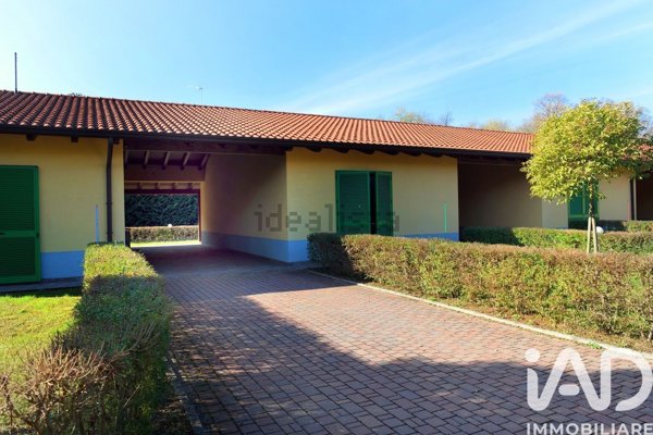 casa indipendente in vendita a Vergiate