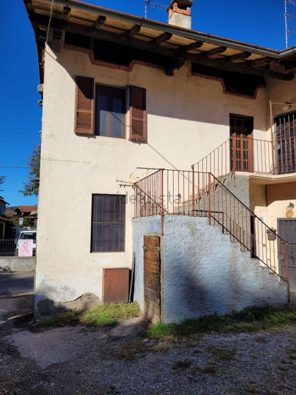 appartamento in vendita a Vergiate in zona Corgeno