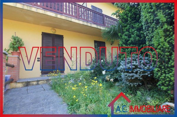 appartamento in vendita a Vergiate in zona Corgeno