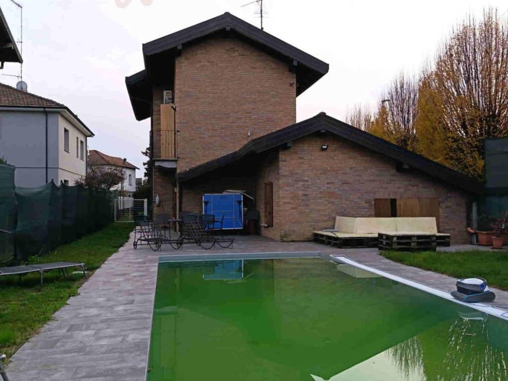 casa indipendente in vendita a Vergiate