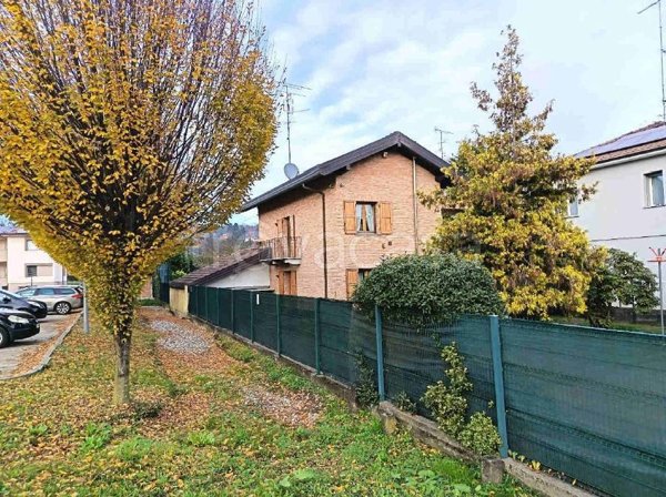 casa indipendente in vendita a Vergiate