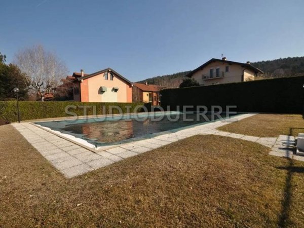 appartamento in vendita a Vergiate in zona Corgeno