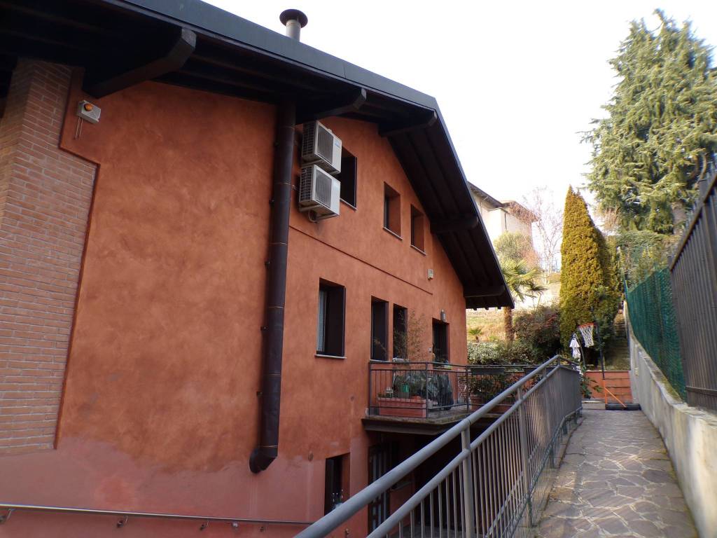 casa indipendente in vendita a Vergiate