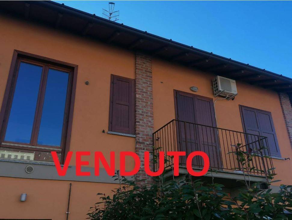 appartamento in vendita a Vergiate in zona Corgeno
