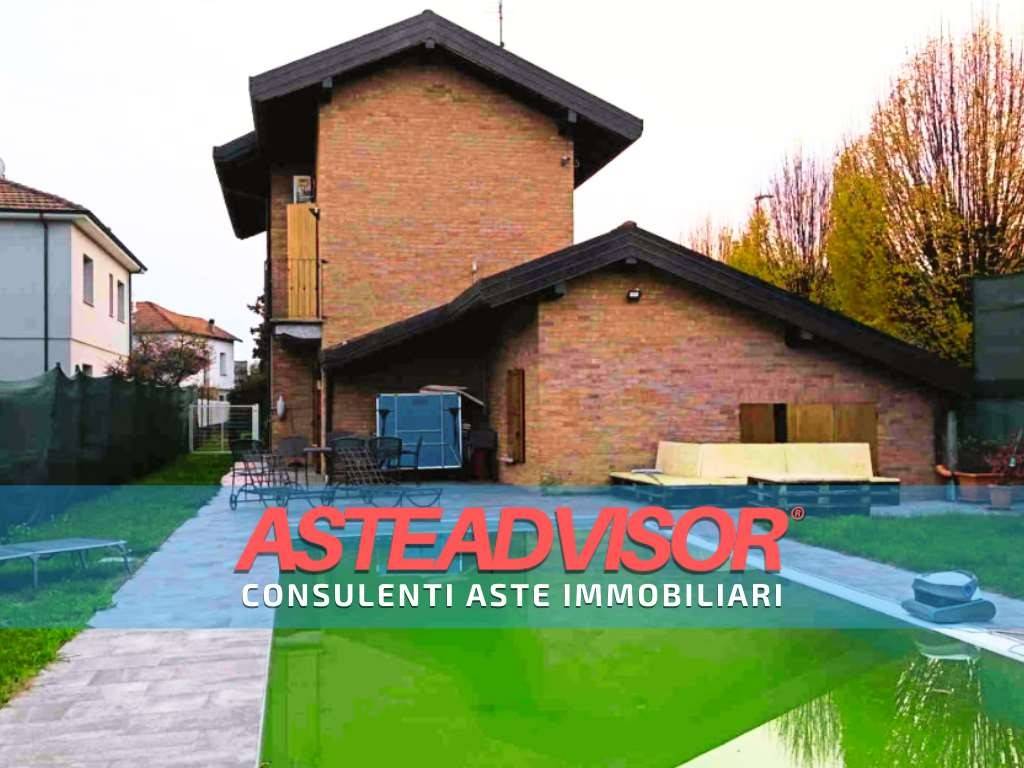 casa indipendente in vendita a Vergiate