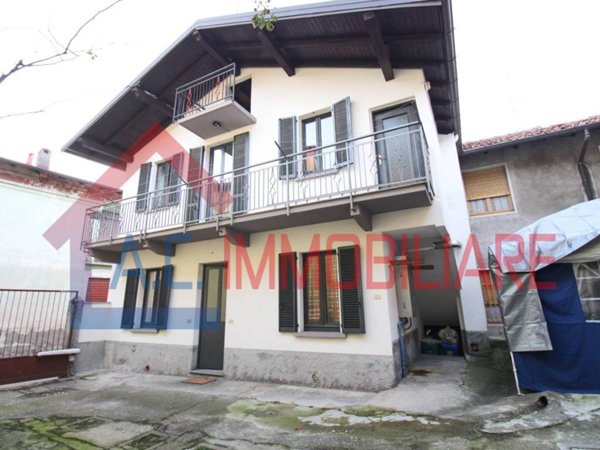 casa indipendente in vendita a Vergiate