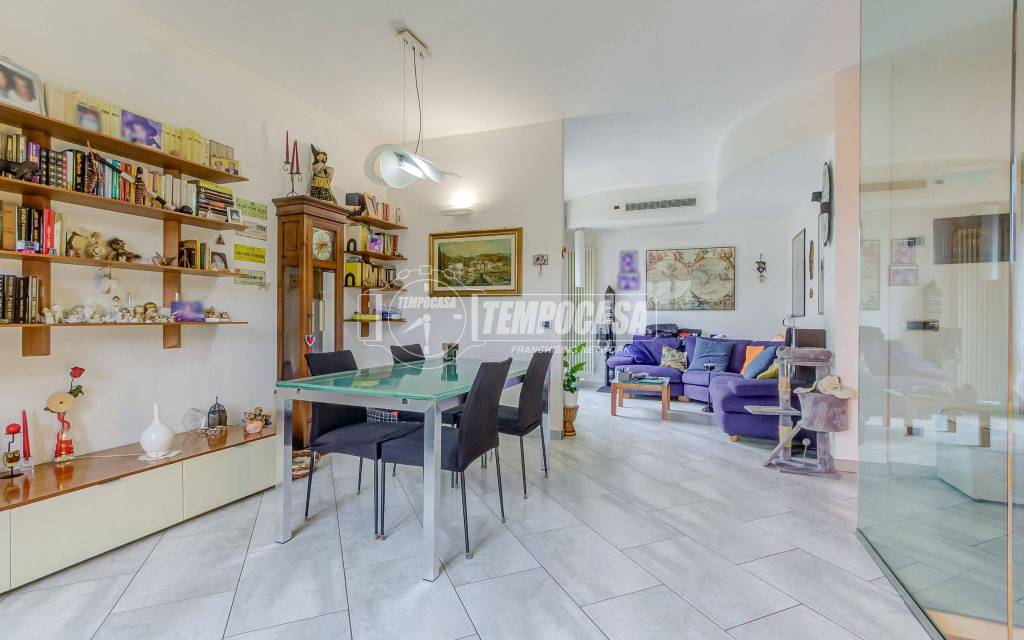 casa indipendente in vendita a Vergiate in zona Cuirone