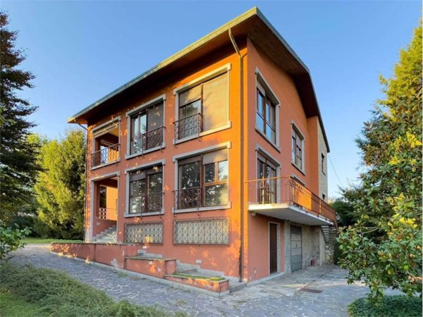 casa indipendente in vendita a Vergiate