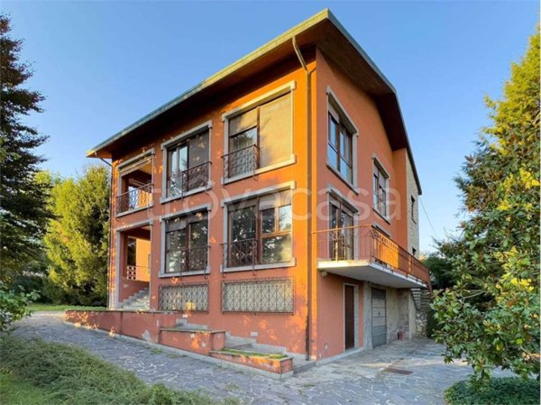 casa indipendente in vendita a Vergiate