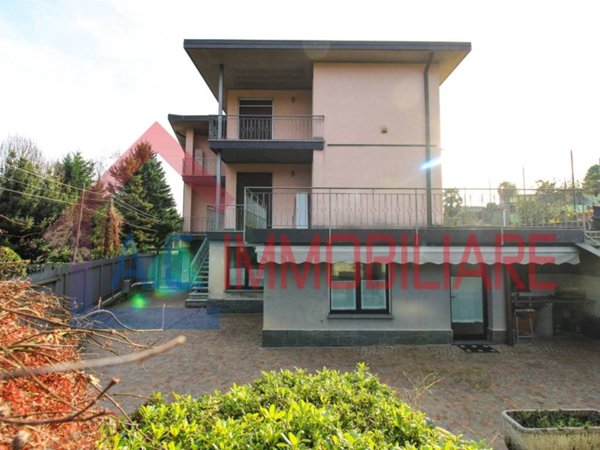 casa indipendente in vendita a Vergiate