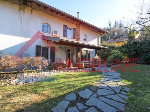 casa indipendente in vendita a Vergiate
