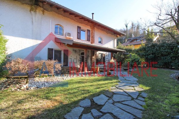 casa indipendente in vendita a Vergiate