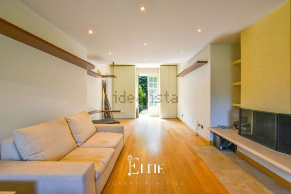 appartamento in vendita a Vergiate in zona Corgeno