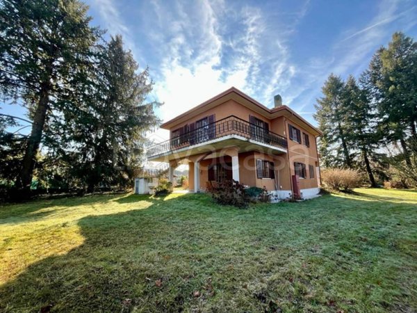 casa indipendente in vendita a Vergiate in zona Corgeno