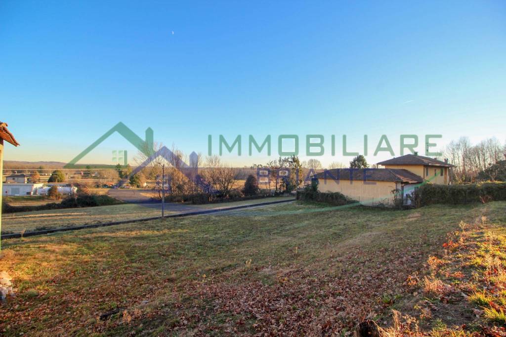 terreno edificabile in vendita a Vergiate in zona Cimbro