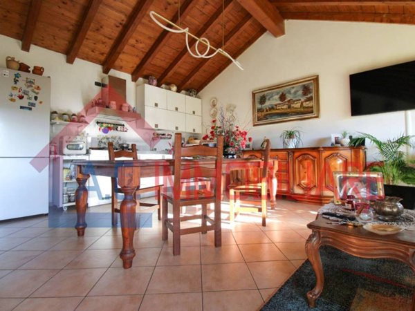 appartamento in vendita a Vergiate in zona Corgeno