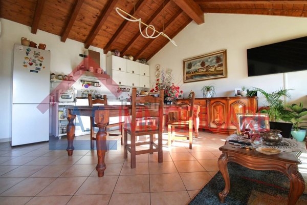 appartamento in vendita a Vergiate in zona Corgeno