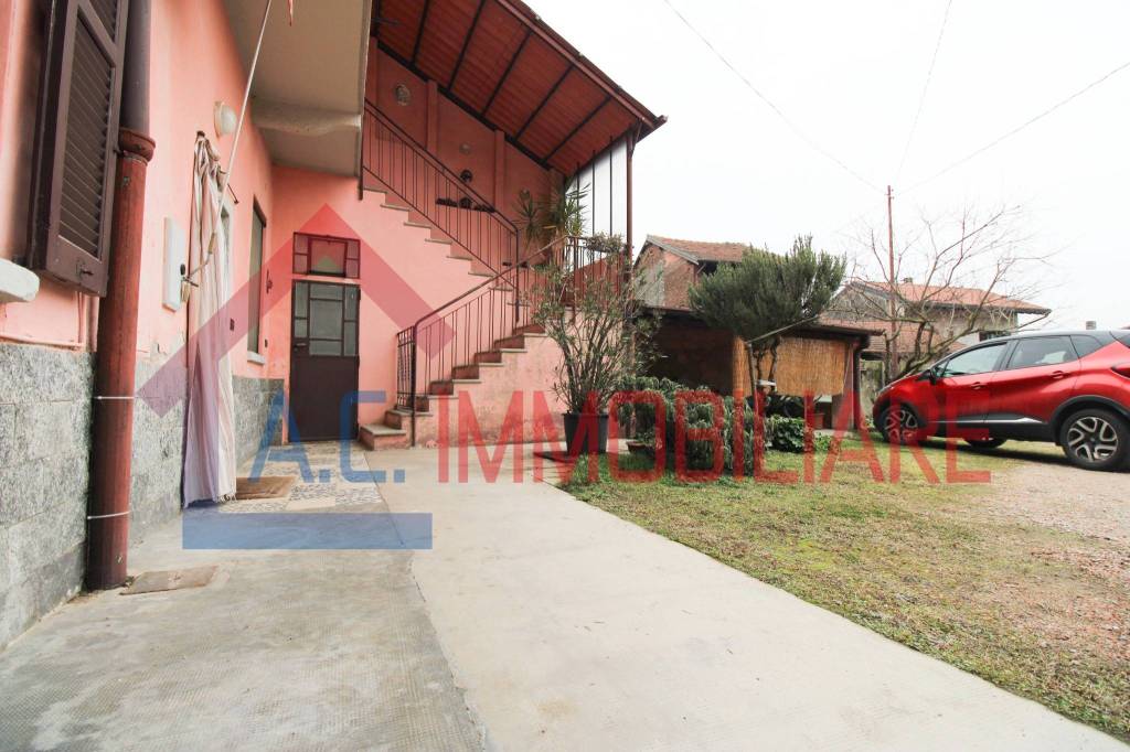 casa indipendente in vendita a Vergiate