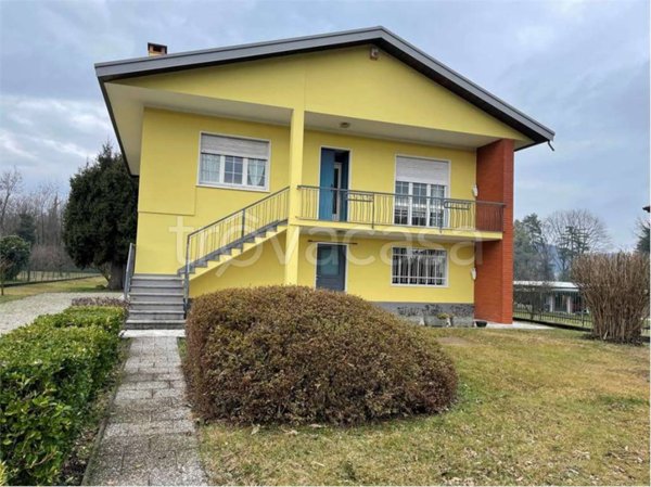 casa indipendente in vendita a Vergiate in zona Corgeno