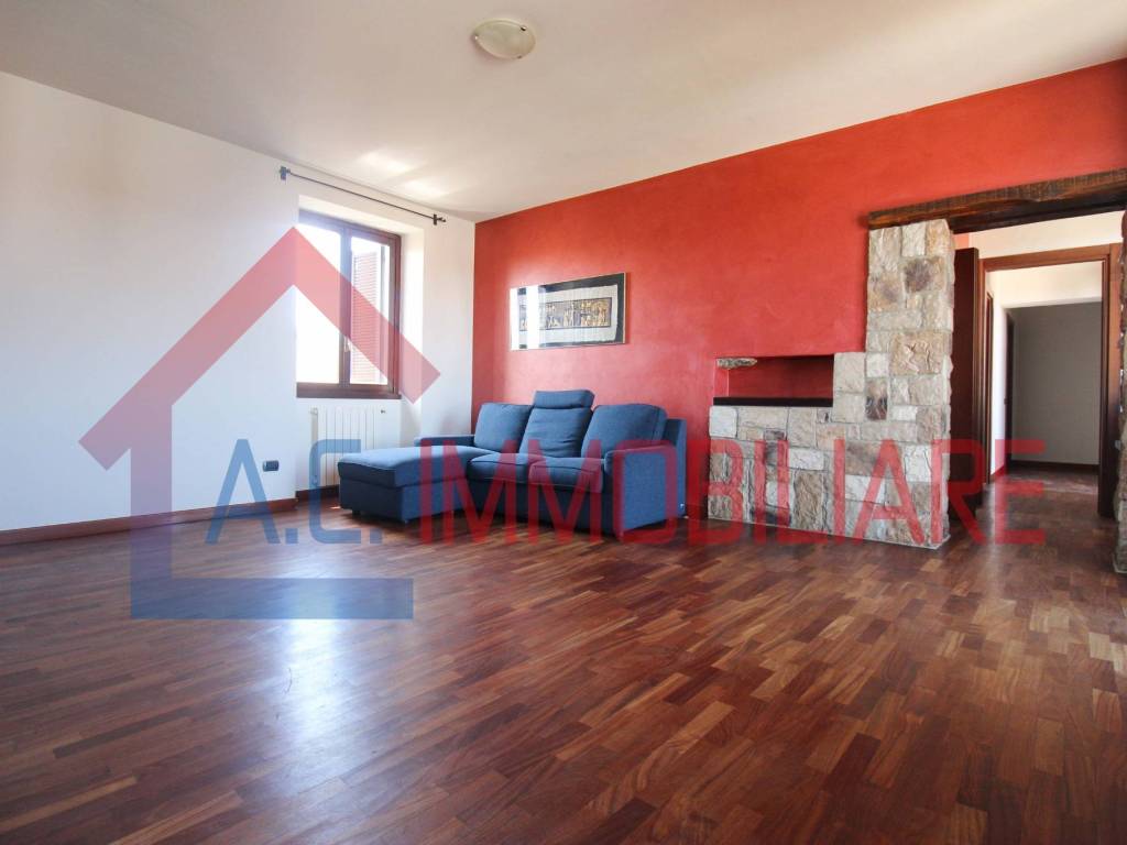 appartamento in vendita a Vergiate in zona Sesona