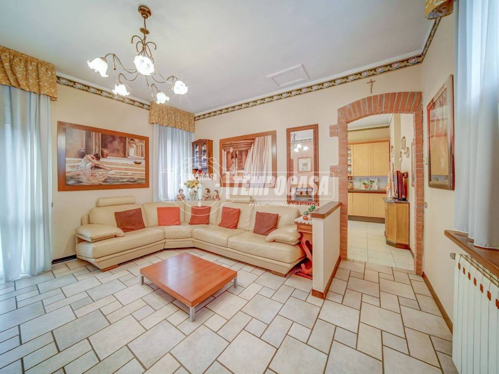 casa indipendente in vendita a Vergiate