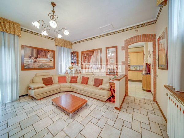 casa indipendente in vendita a Vergiate