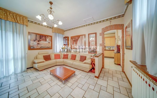 casa indipendente in vendita a Vergiate