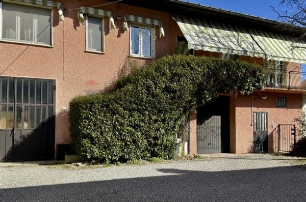 appartamento in vendita a Vergiate in zona Cuirone